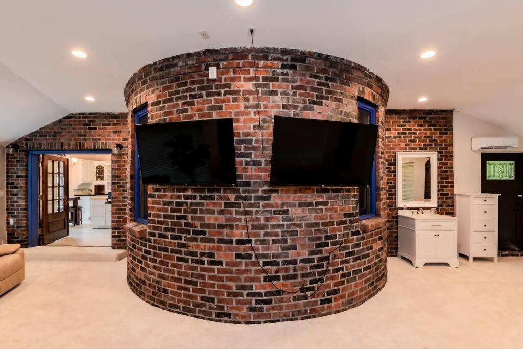 Castle Estate In Sw Minutes From Downtown Holiday home *