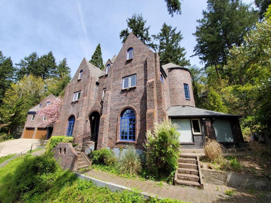 Castle Estate In Sw Minutes From Downtown Holiday home
