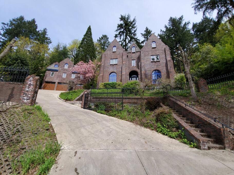 Castle Estate In Sw Minutes From Downtown Holiday home *
