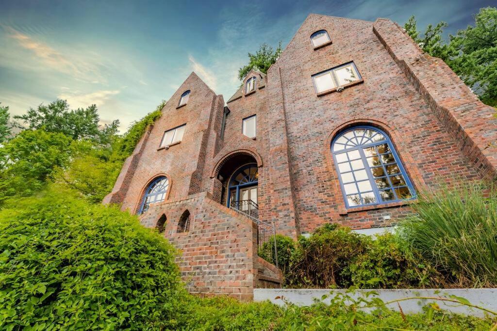 Castle Estate In Sw Minutes From Downtown Portland