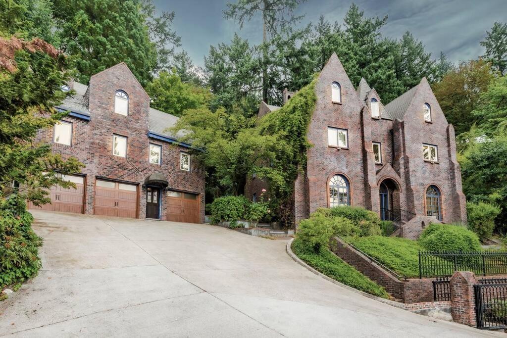 Castle Estate In Sw Minutes From Downtown Holiday home