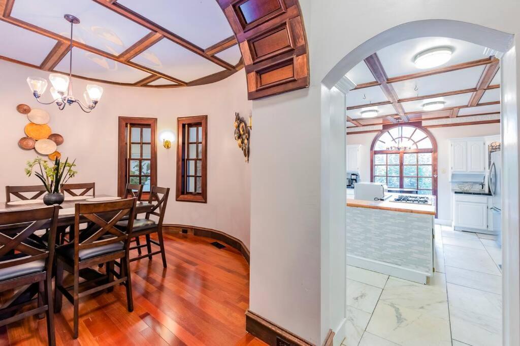 Castle Estate In Sw Minutes From Downtown Holiday home *