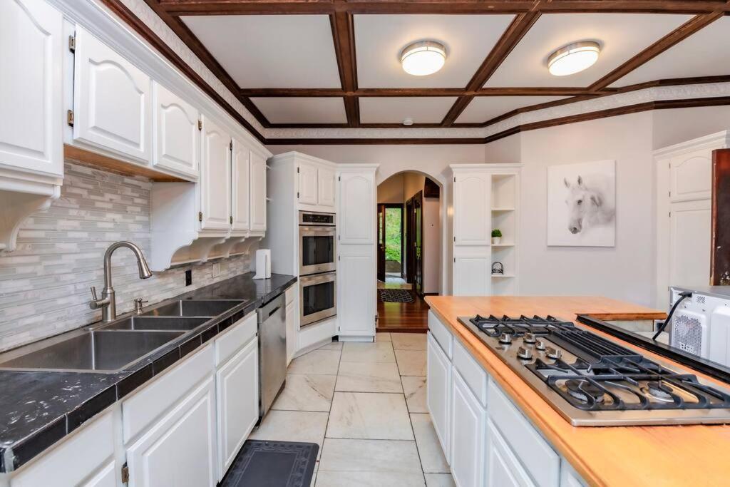 Holiday home Castle Estate In Sw Minutes From Downtown *