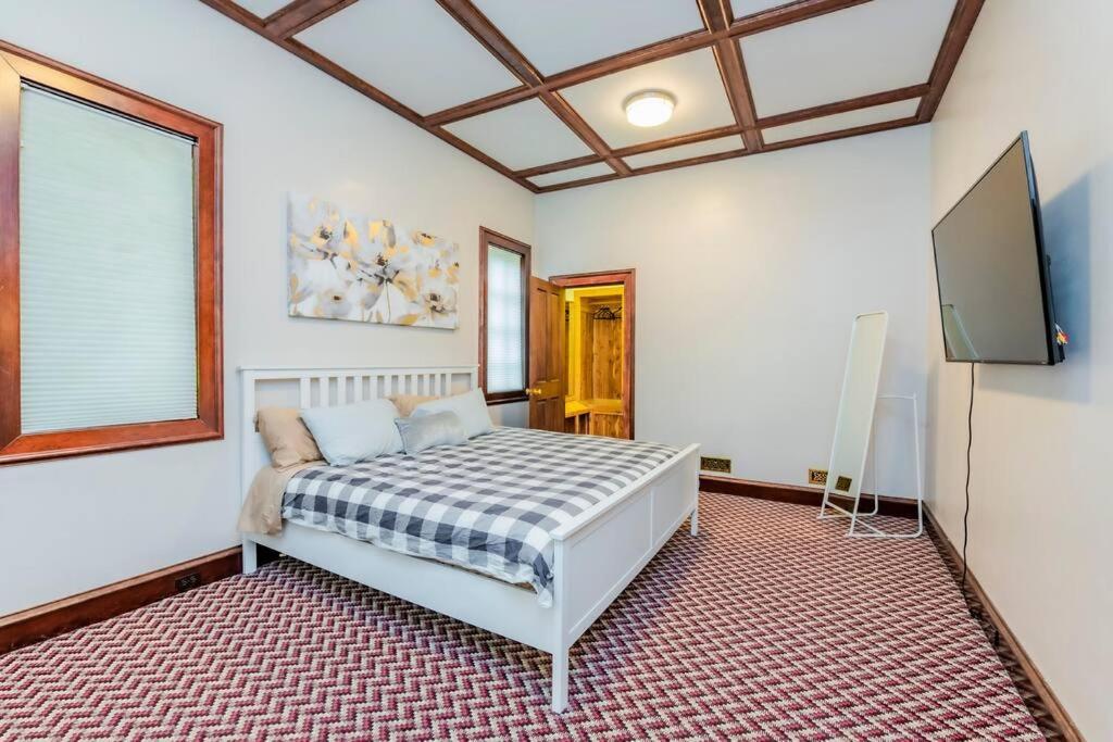Castle Estate In Sw Minutes From Downtown Holiday home *