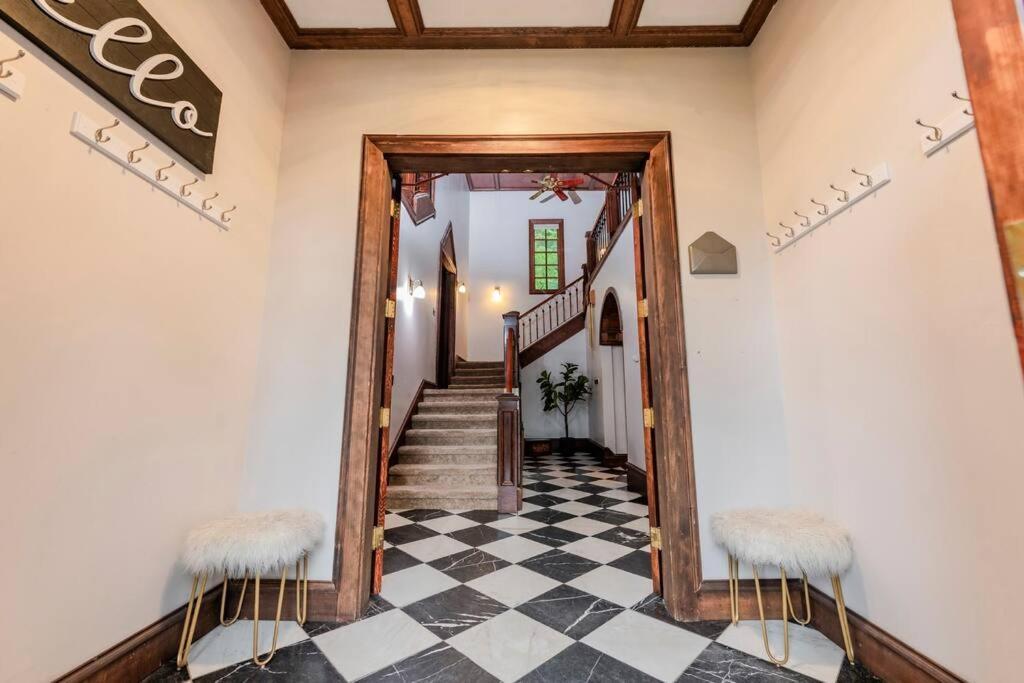 Holiday home Castle Estate In Sw Minutes From Downtown *