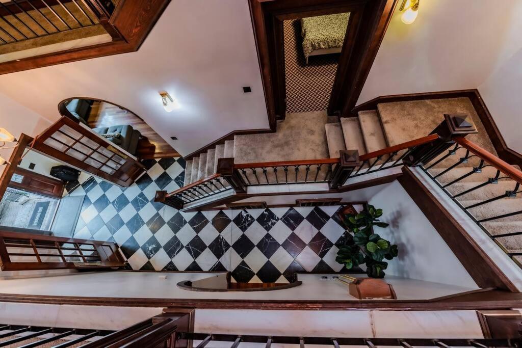 Castle Estate In Sw Minutes From Downtown *