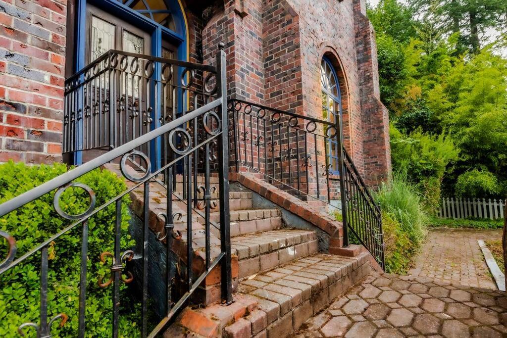 Castle Estate In Sw Minutes From Downtown Holiday home *