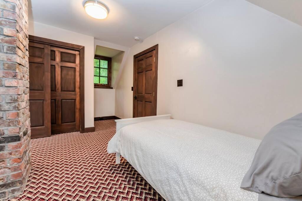 Castle Estate In Sw Minutes From Downtown Holiday home *