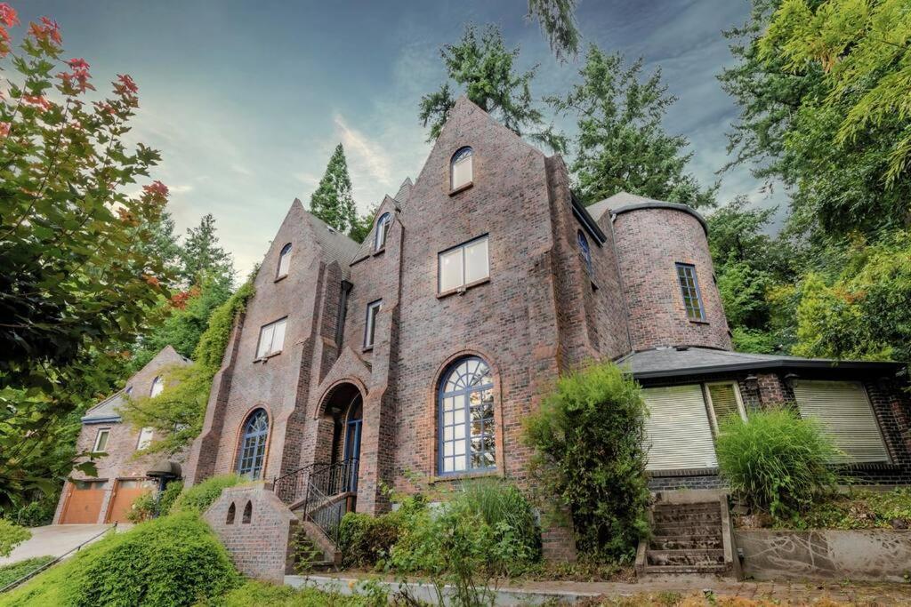 Castle Estate In Sw Minutes From Downtown